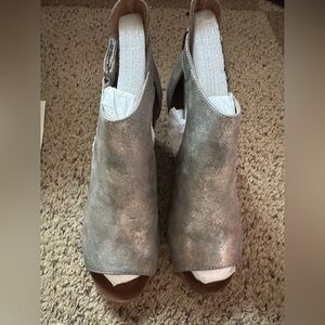 Corky Sunbrust Wedge